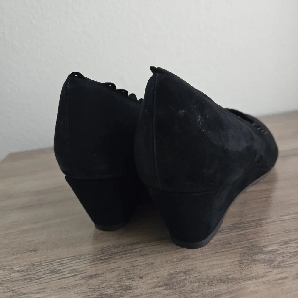 Charter Club Wandaa Suede Leather Scalloped Almond Toe Wedge Heels Black Size 9 - Picture 5 of 12